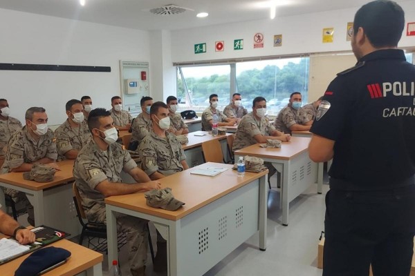 La ESPAC forma en seguridad vial a la Policía Naval