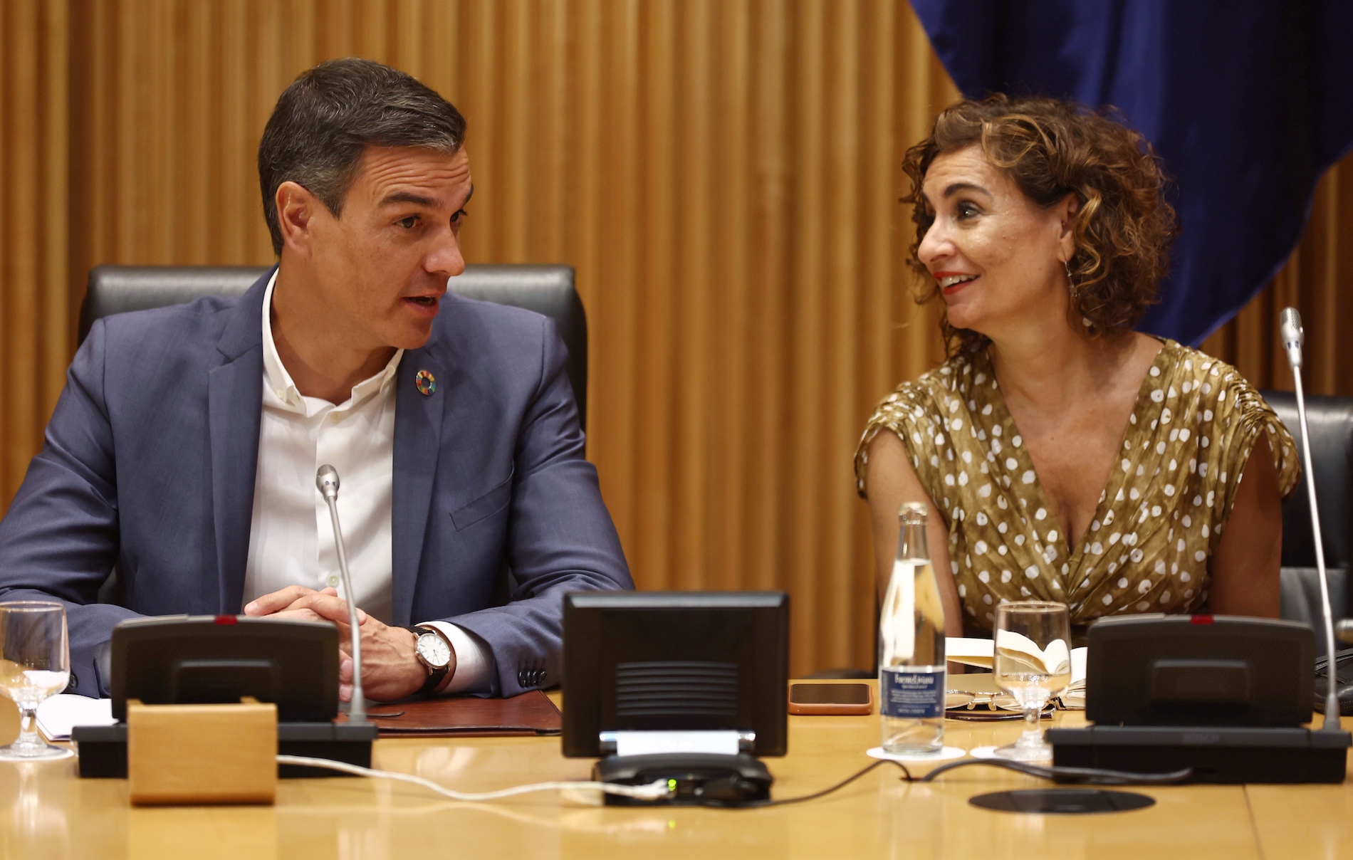 Pedro Sánchez, con la ministra de Hacienda, María Jesús Montero. Foto: EDUARDO PARRA/EP - 