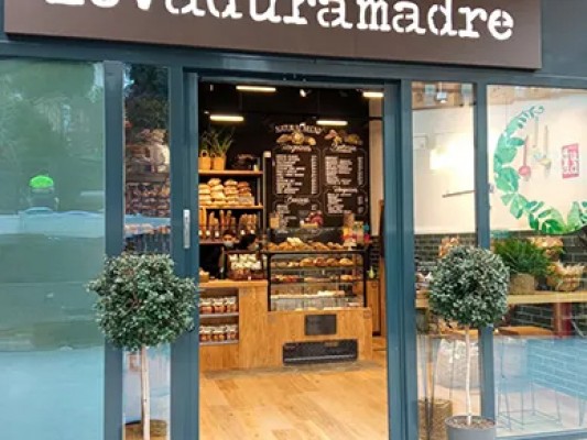 La cadena de panaderías artesanas Levadura Madre abre su primer local en Alicante