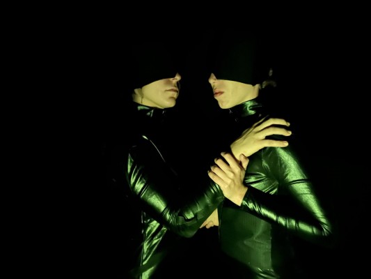 Paula Serrano propone bailar en la oscuridad para superar el 'ocolucentrismo'