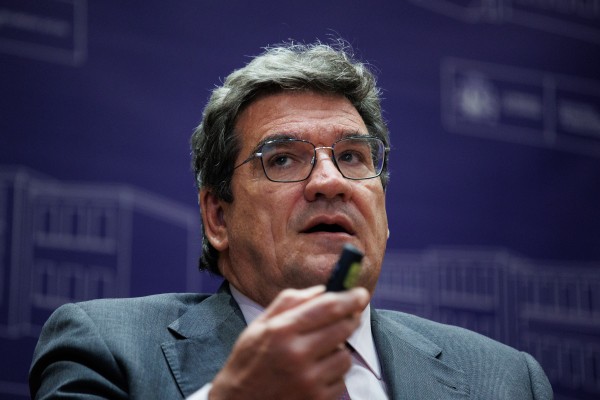 Escrivá defiende que la base máxima de cotización suba cada año con la inflación