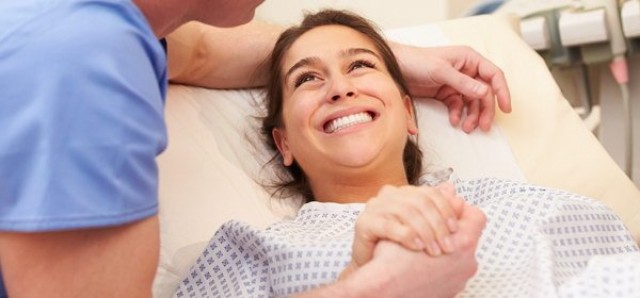 Quirónsalud Murcia estrena un servicio para inscribir el nacimiento del bebé desde el hospital