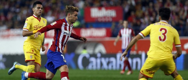Griezmann da los tres puntos al Atlético en el descuento