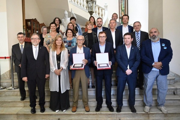 Fundación Huguet entrega los premios Valencià de l'Any a Editorial Afers y el profesor Josep-Daniel Climent
