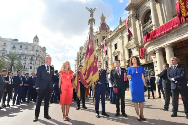 La procesión cívica vuelve festiva al recorrido habitual y sin restricciones