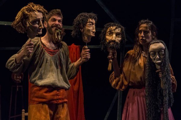 Teteras, preservativos, pelotas aplastadas y otros objetos para la dramaturgia

