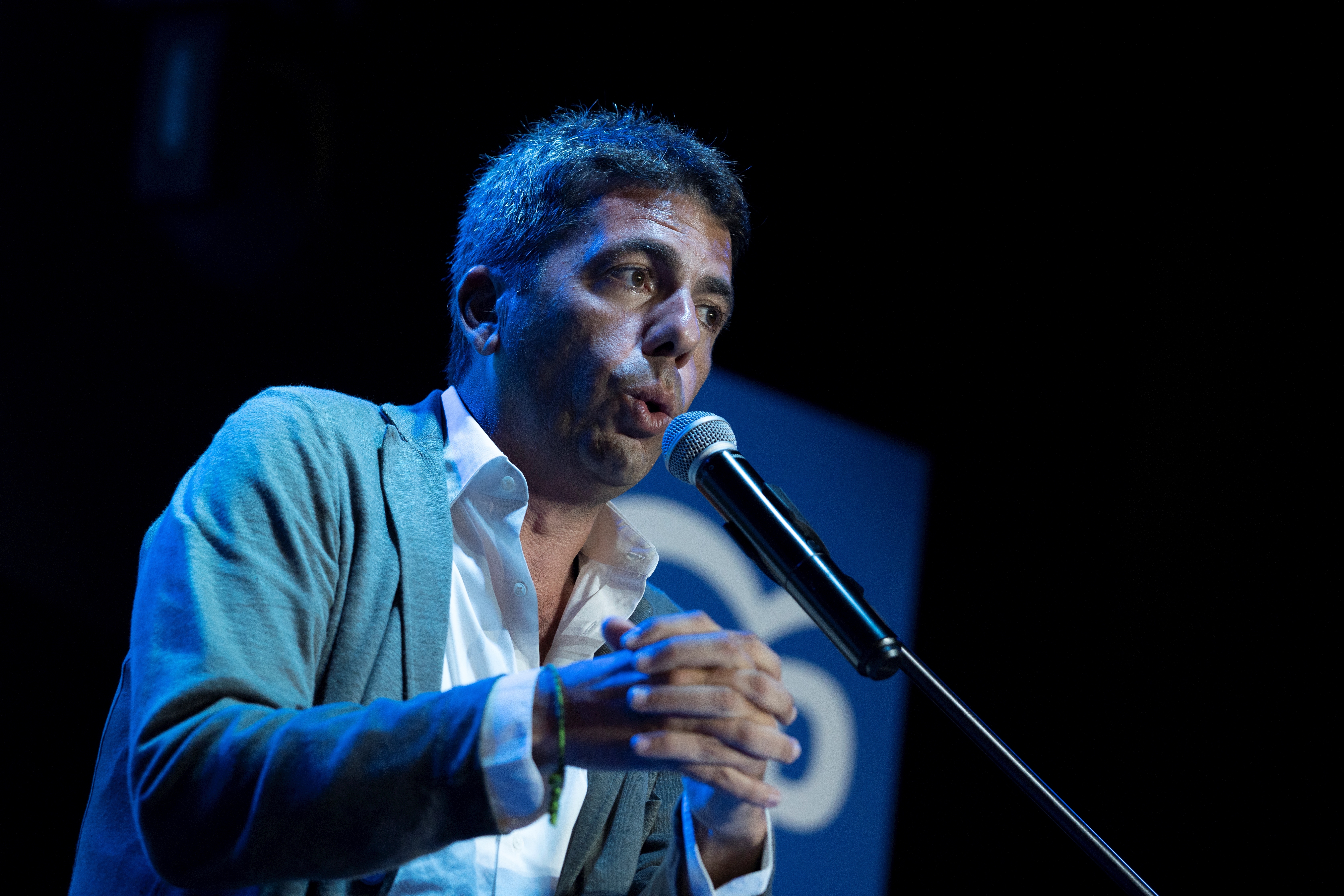 Mazón echa en falta más reivindicación, pero no cree que sea día de hacer crítica