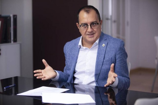 Carlos Fornes: 