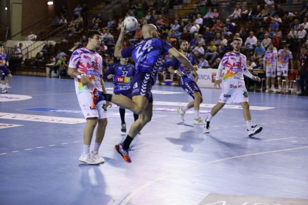 Benidorm rescata un punto en un final taquicárdico