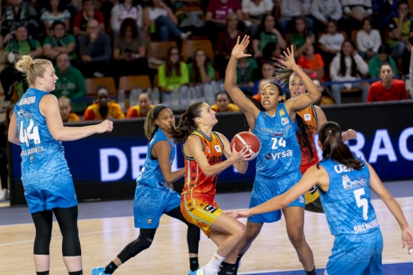 Valencia Basket clasifica para la final de la Supercopa con una gran Ana Salvadores