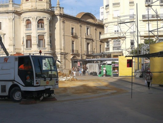 Giner lamenta la falta de previsión con el contrato de limpieza: 