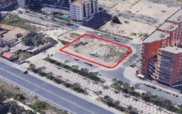 Alicante acondiciona una parcela pública para habilitar 108 nuevas plazas de aparcamiento en el barrio de Babel