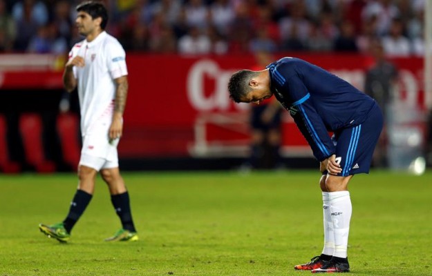 El Real Madrid tropieza ante el Sevilla y cede el liderato