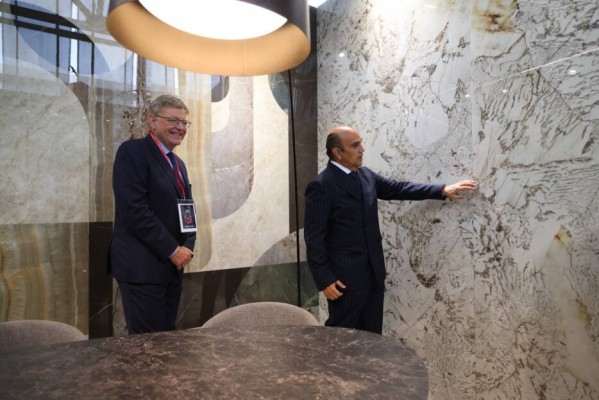 Porcelanosa se reordena, ultima la nueva planta e impulsa Xtone para el gran formato