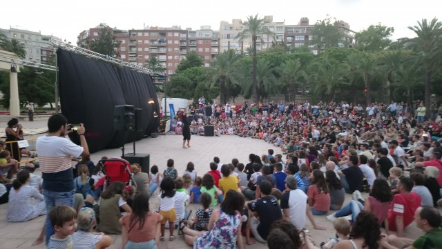 La Mostra Viva del Mediterrani convierte el Jardí del Túria en un gran circo