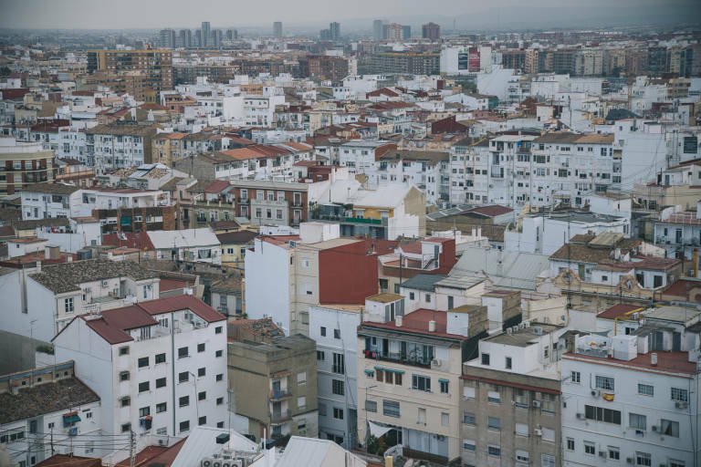  El Ayuntamiento aprueba la compra de un edificio para el parque municipal de viviendas