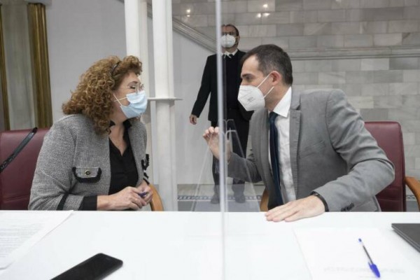 Campuzano se pasa al Grupo Mixto, deshace en pedazos al grupo Vox y agrieta la mayoría de Miras