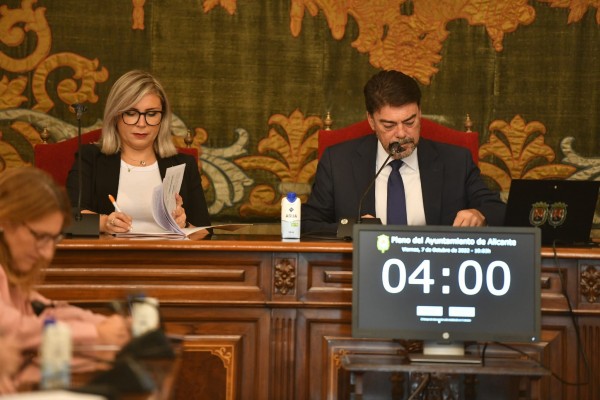 Barcala anuncia una batería de incentivos fiscales sobre vehículos verdes, la plusvalía, el IAE y el ICIO