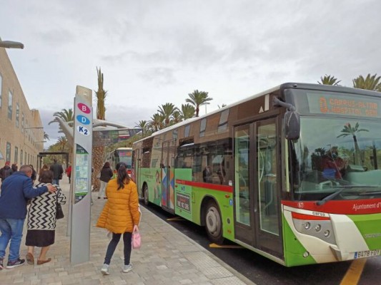 Elche se suma a la iniciativa de financiar el transporte urbano gratuito para los menores de 30 años