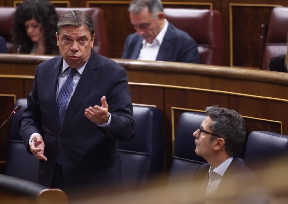 Planas dice que la Comisión Europea rectifica y se permitirá la pesca de arrastre a 400 metros
