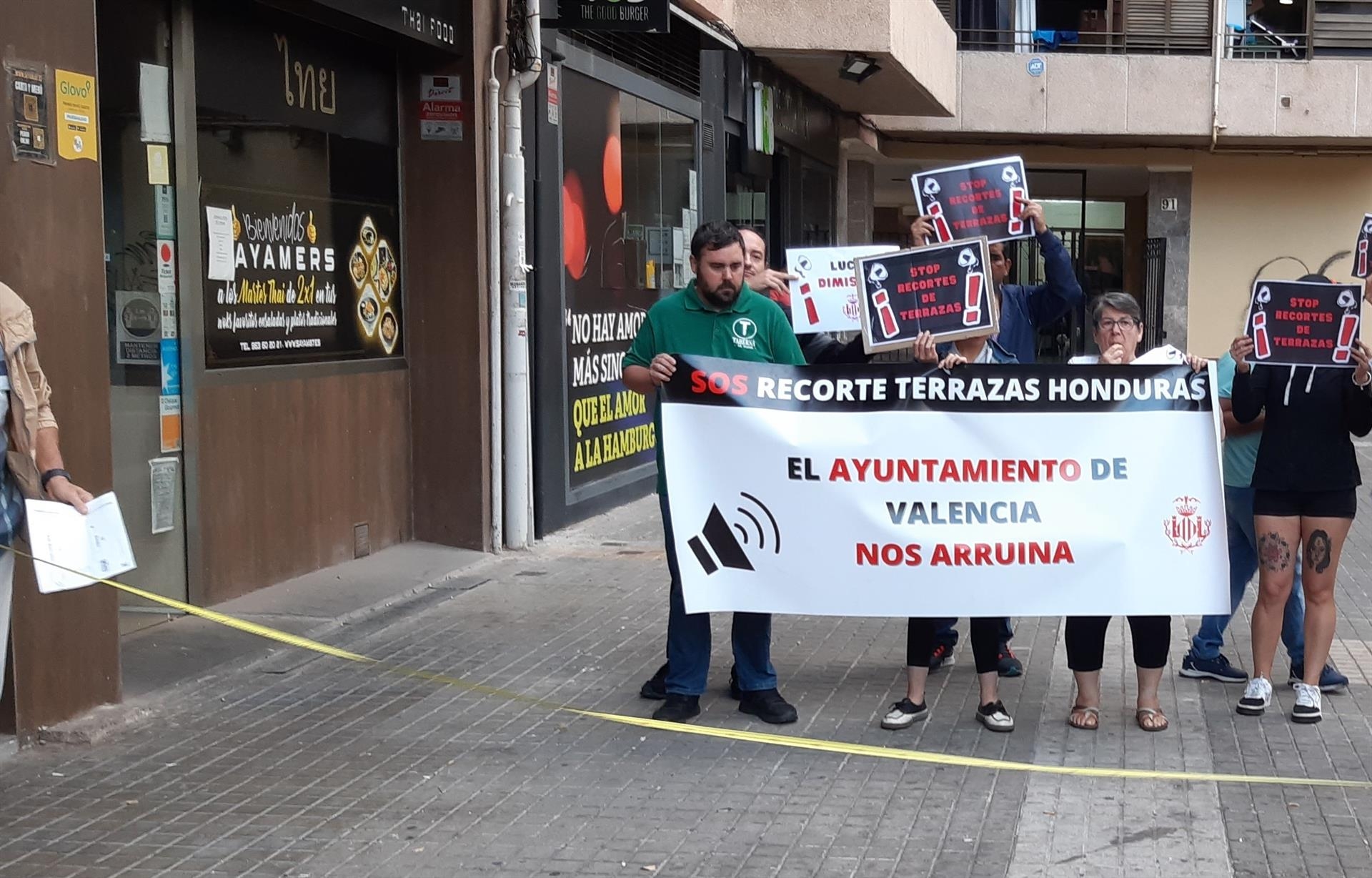 Hosteleros de la plaza Honduras y Blasco Ibáñez lamentan el 