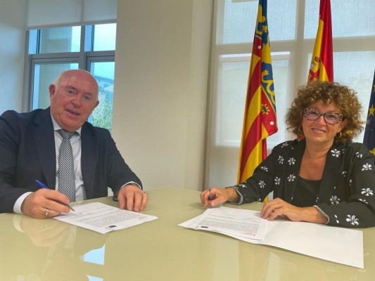 Bueno y Pérez firman el convenio que regula la actividad del Centro Internacional del Envejecimiento