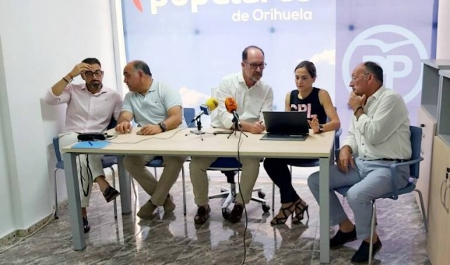 El PP de Orihuela se da un baño de masas para evitar que Madrid imponga a su alcaldable 