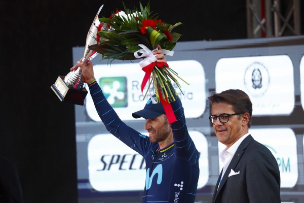 Alejandro Valverde representará al Movistar hasta 2024 una vez que cuelgue la bicicleta 