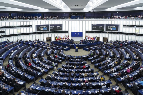 La Eurocámara pide desacoplar los precios del gas y de la electricidad
