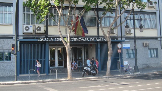 Educación acuerda el inicio de la EOI virtual con cursos de inglés y valenciano para 2022-2023