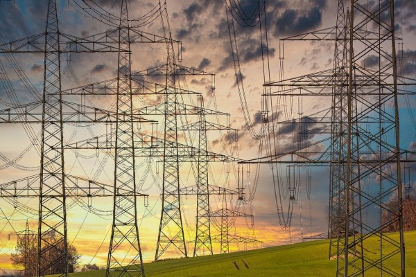 El Gobierno prepara un nuevo sistema de cálculo del precio regulado de la luz
