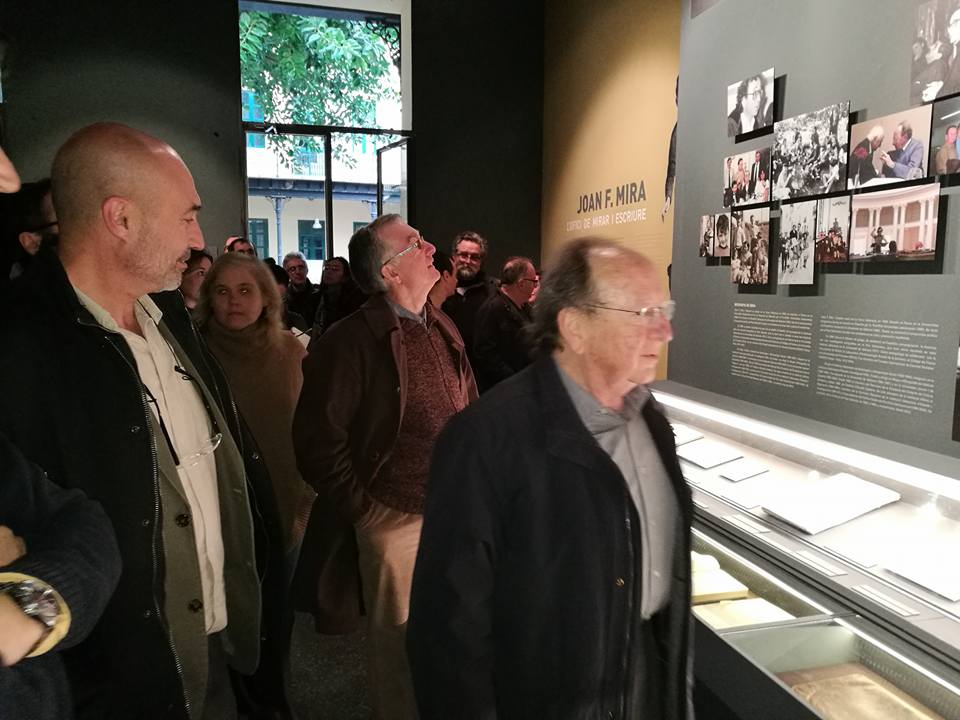 Mira, en el centro de la imagen  - 