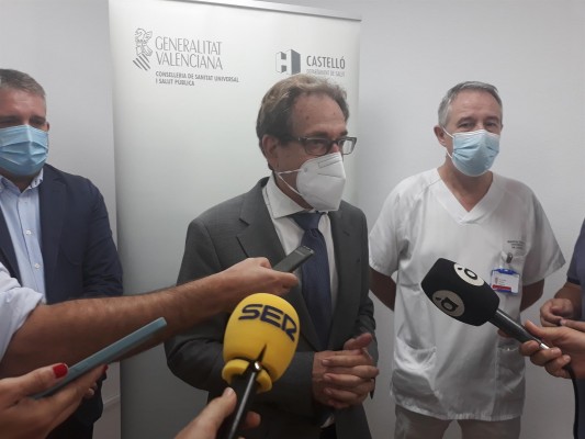 Mínguez dice que activarán planes en los hospitales para hacer colonoscopias y se derivará a la privada