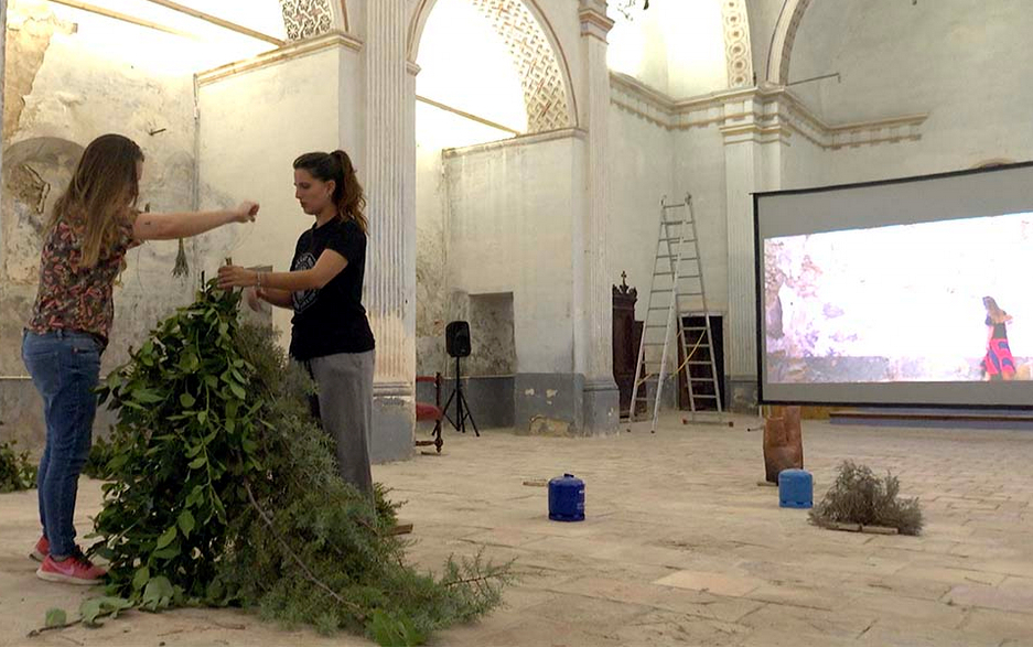 Un viatge atípic en autobús: artistes i mediadors recorren el món rural per a 