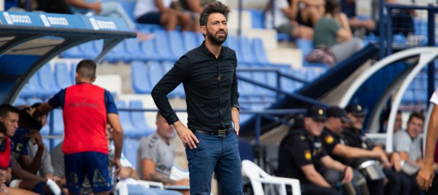 Molo deja de ser entrenador de un UCAM CF que es undécimo en la Segunda RFEF