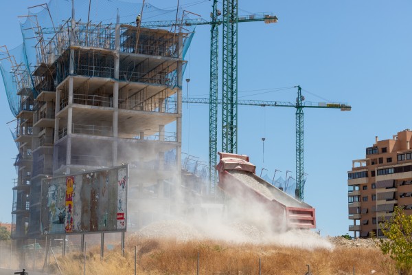 El 'top ten' municipal del ladrillo en la Comunitat en 2022: 137 compraventas al día