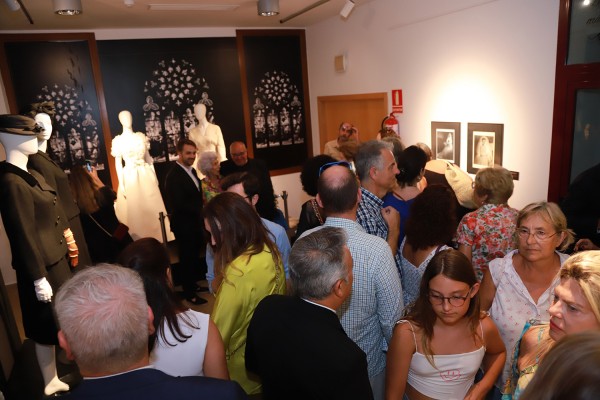 La exposición de Balenciaga en Xàbia bate todos los récords con 33.000 visitantes


