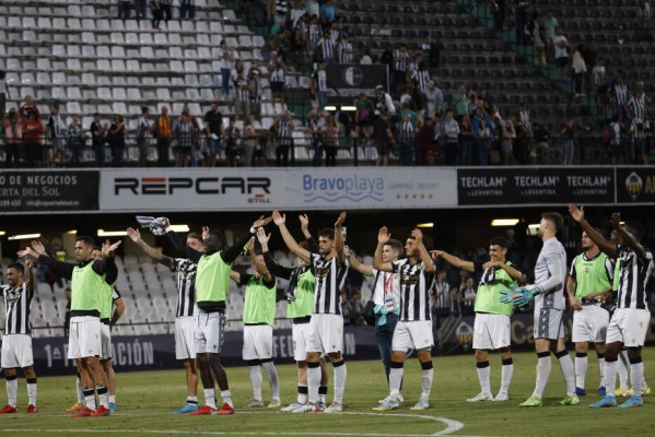 La solidez defensiva aúpa al Castellón a la zona de promoción de ascenso