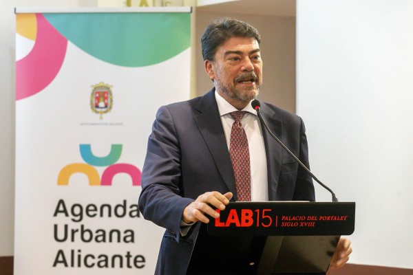 Barcala anima a la iniciativa privada a cooperar en la implantación de los ODS en Alicante