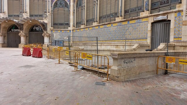 Urbanismo inicia las obras del acceso al Mercado Central situado en la calle Palafox