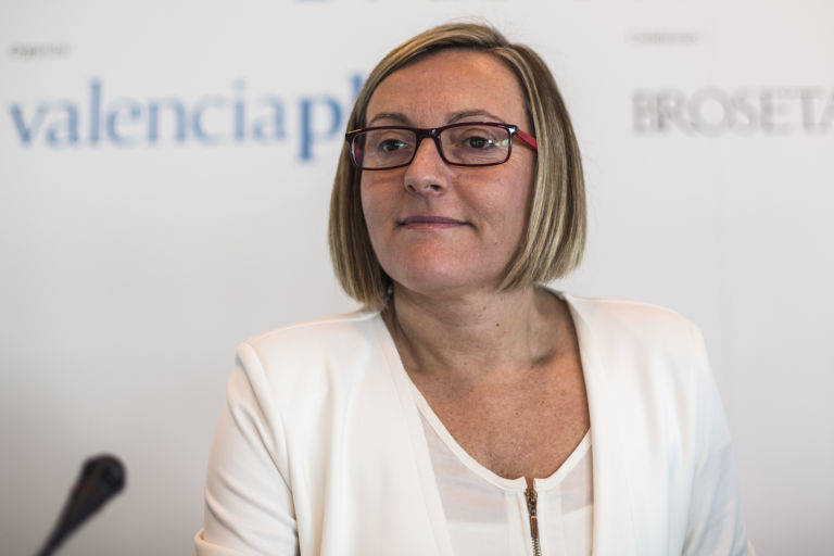 El Consell aprueba la futura Ley del Taxi de la Comunitat, que ofrece la posibilidad a los taxistas de agruparse en una sociedad