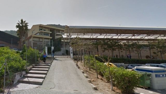 Buscan a un menor de 14 años por apuñalar por la espalda a un compañero en un instituto de Águilas
