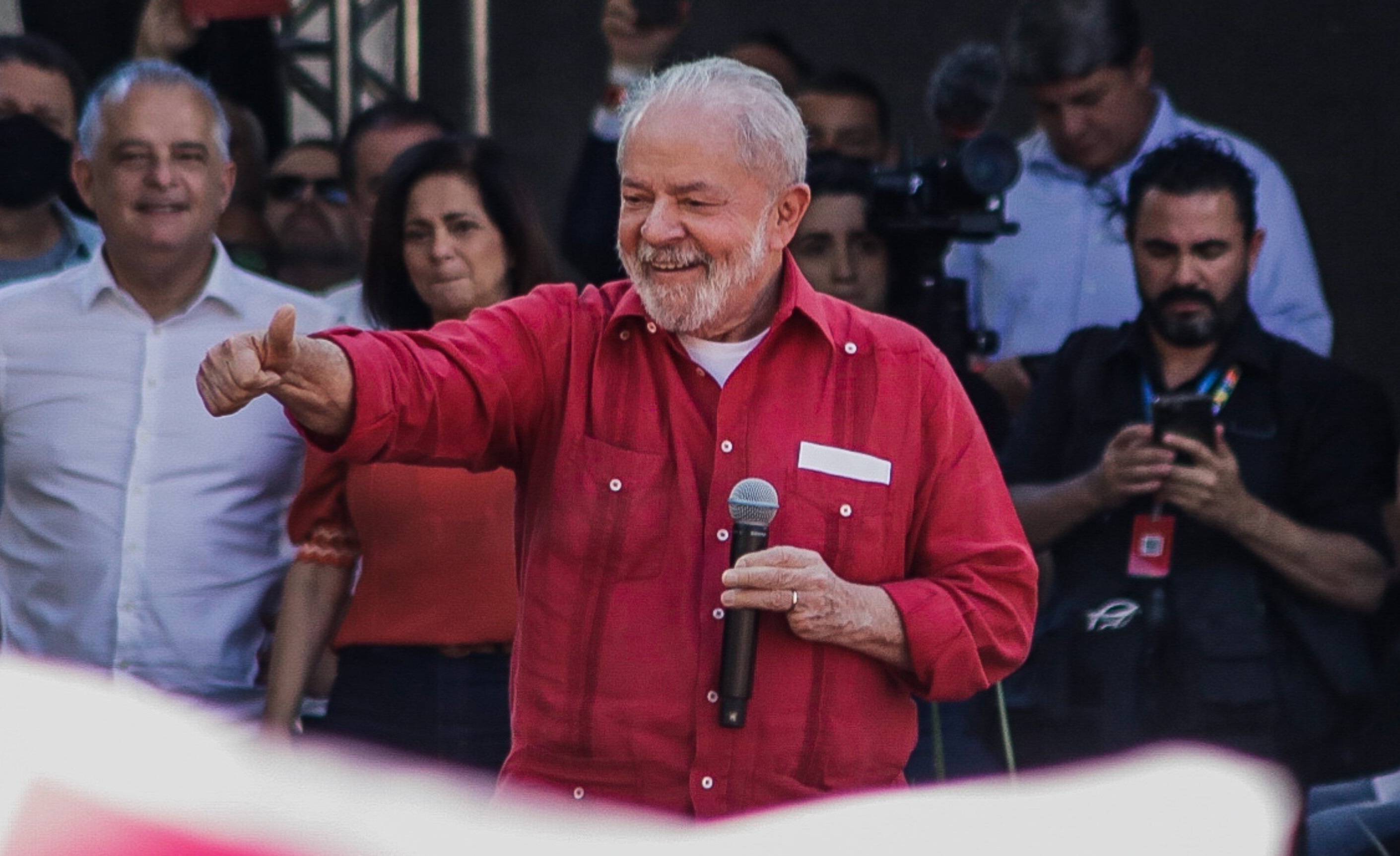 Brasil: Lula supera a Bolsonaro pero no alcanza el 50% y habrá segunda vuelta