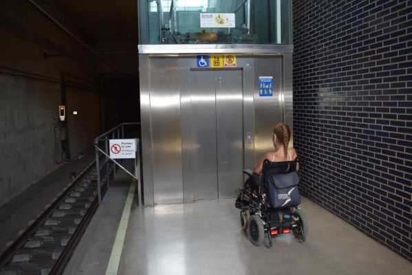 La Generalitat incorpora mandos a distancia para los ascensores en seis estaciones más de metro