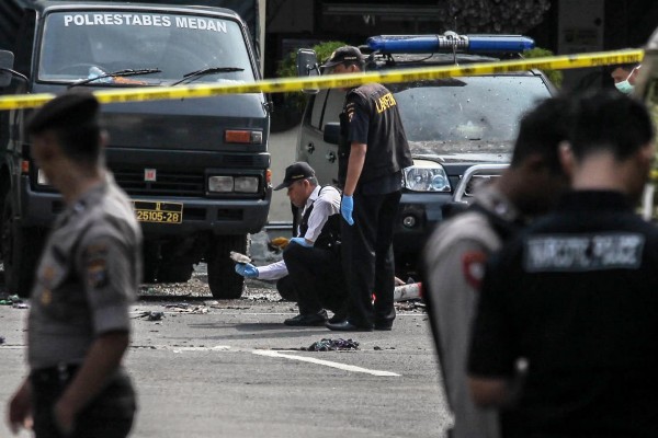 Las autoridades de Indonesia rebajan a 125 los muertos en tragedia de fútbol
