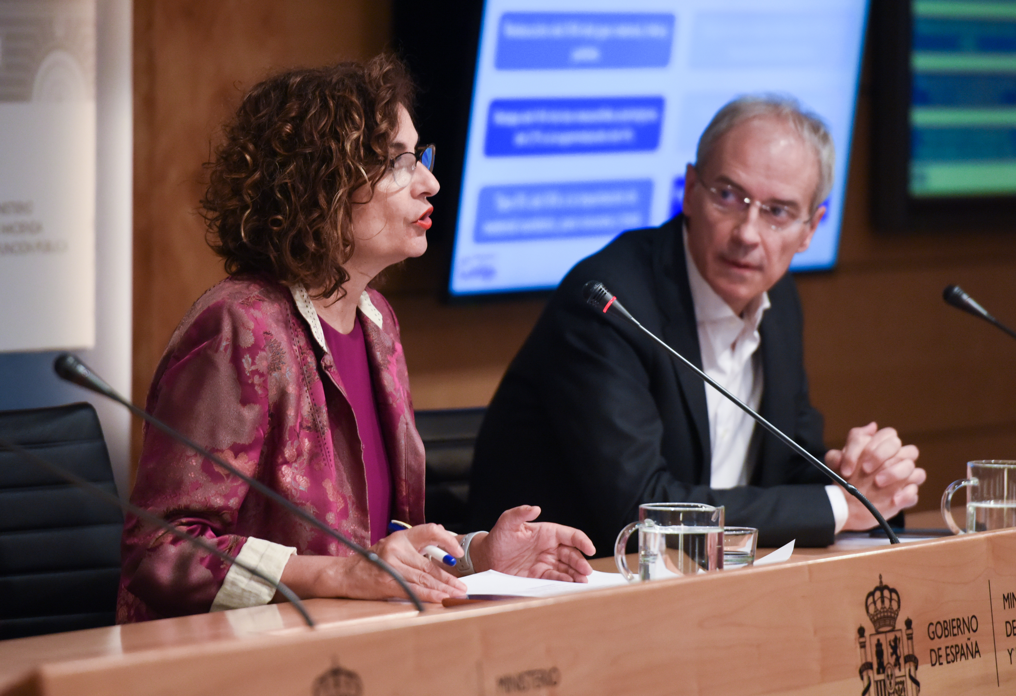 La ministra de Hacienda y Función Pública, María Jesús Montero, y el secretario de Estado de Hacienda y Presidente de la Agencia Tributaria, Jesús Gascón. Foto: Gustavo Valiente/ EP - 