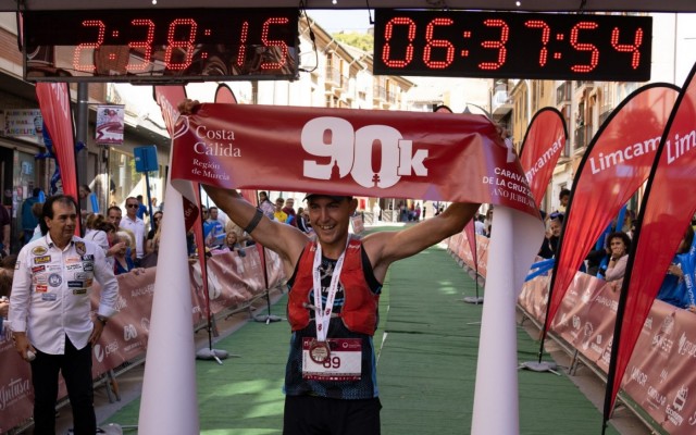 El valenciano Samuel Palomera gana la prueba larga de la 90K en menos de siete horas 