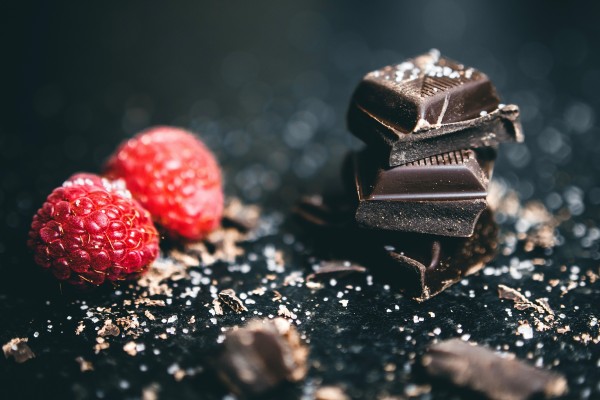 Investigan los posibles efectos favorables del chocolate en mayores