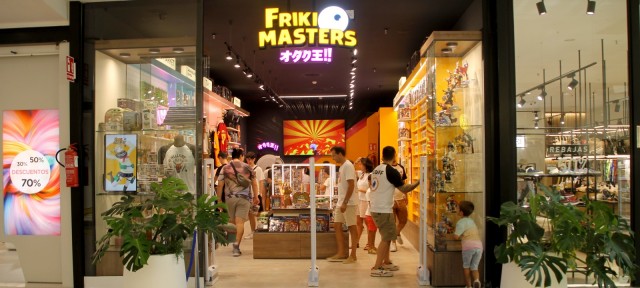 L'Aljub de Elche refuerza su mix de comercio y ocio con Frikimaster, Saoki o el espacio Next Level Bowling Center