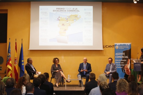 El Colegio Oficial De Agentes Comerciales de Alicante entrega el premio a la Excelencia Comercial